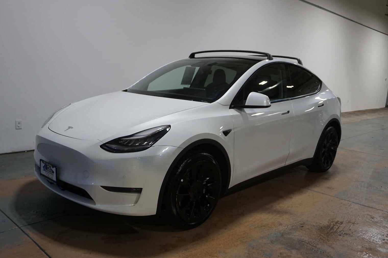 TESLA MODEL Y 2020 5YJYGDEE3LF029735 image